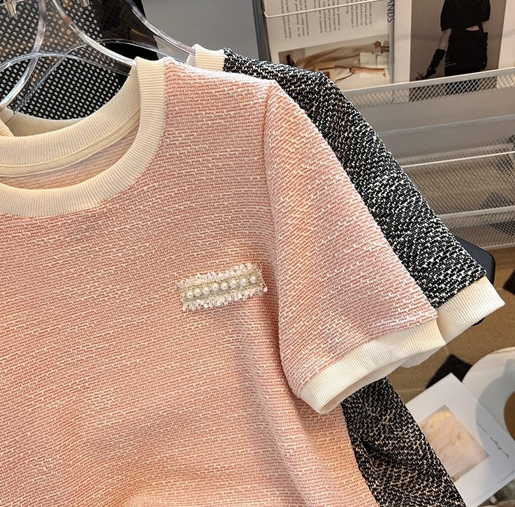 トップス カットソー 半袖 クルーネック プルオーバー フェイクパール ミディアム丈 かわいい 可愛い 大人可愛い きれいめ シンプル レトロ おしゃれ かっこいい カジュアル こなれ感 個性的 主役級 存在感 抜け感 春 夏 ベーシック ナチュラル エレガント キュート 無地 女性用 レディース ママ OL 通勤 オフィス 学生 通学 デート お出かけ 旅行 休日 アウトドア カフェ ショッピング 普段使い 会議 MTG ミーティング デイリー 着回し 重ね着 S M L XL トレンド モテ
