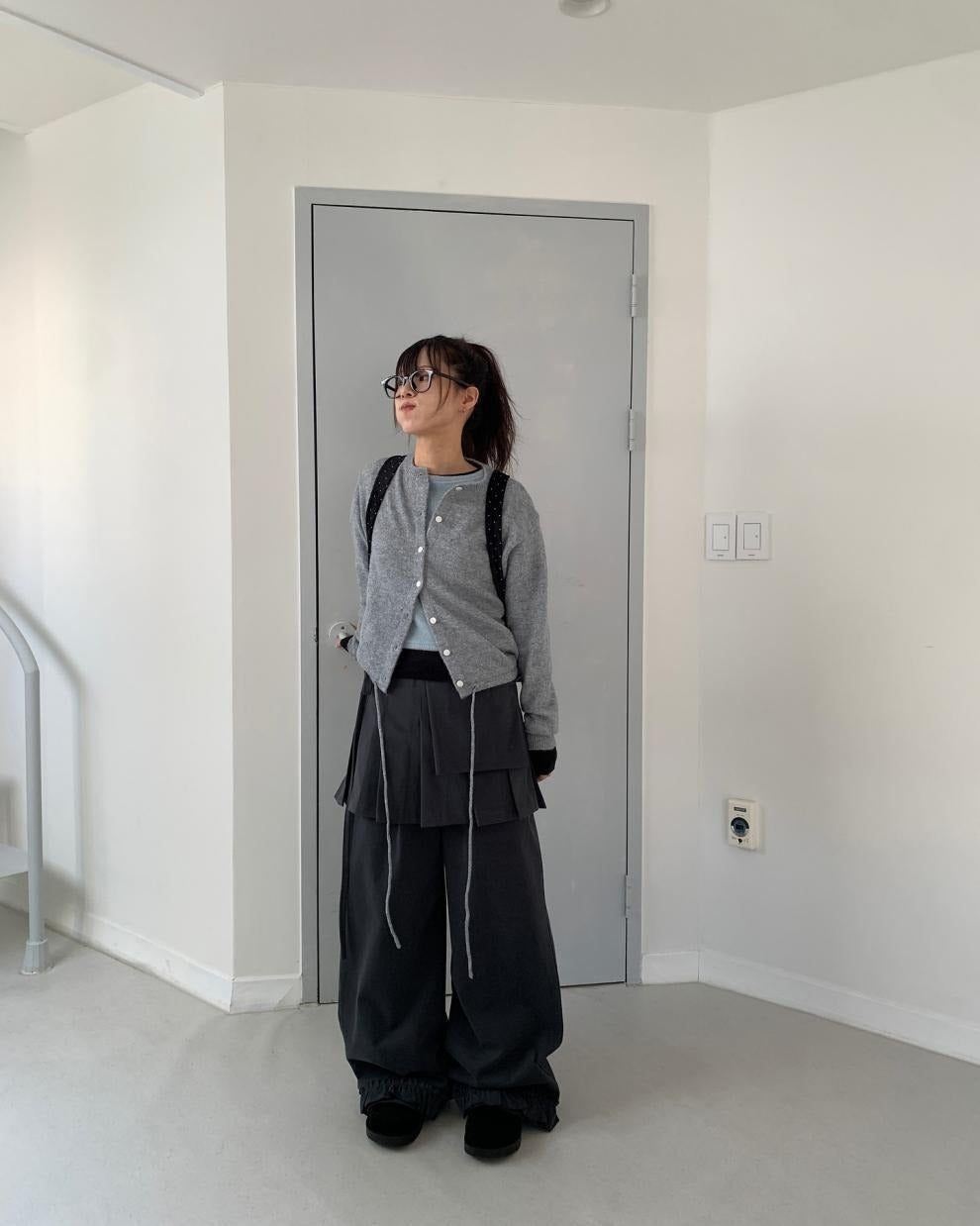 レディース スカート ワイドパンツ パンツ ボトムス 2点セット ワイド Aライン プリーツ フリル リボン ウエストリボン かわいい 大人可愛い おしゃれ ガーリー 主役級 存在感 抜け感 キュート ロマンティック ナチュラル デート お出かけ イベント 女子会 休日 ショッピング カフェ モノトーン 重ね着 体型カバー 美脚 脚長 普段使い 着回し レイヤード トレンド 流行 インスタ映え スタイルアップ スタイリッシュ ゆったり ゆる フリーサイズ ワンサイズ ダークグレー ブラック
