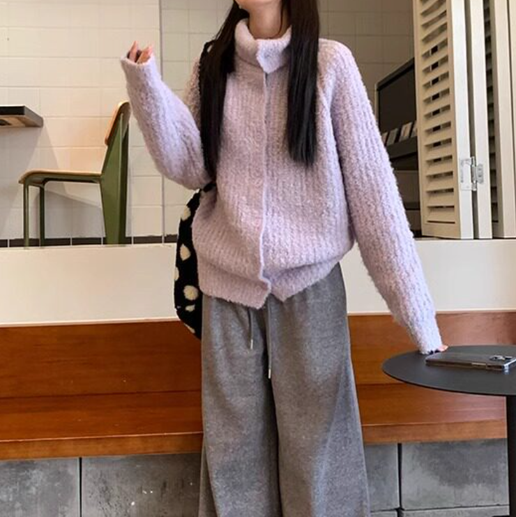 レディース セーター カーディガン 長袖 ハイネック 襟なし フェミニン リブ 前開き ボタン かわいい 大人可愛い きれいめ シンプル カジュアル 上品 おしゃれ こなれ感 ラフ 主役級 存在感 抜け感 都会的 無地 秋 冬 お出かけ お泊まり イベント リゾート 旅行 レストラン 女子会 休日 ホテル ショッピング カフェ 韓国 オルチャン 楽ちん 暖かい 防寒 体型カバー 普段使い 着回し モテ 清楚 トレンド インスタ映え フリーサイズ 大人カラー 春カラー パープル