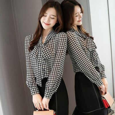 トップス シャツ シフォンシャツ 長袖 Vネック リボンタイ プルオーバー かわいい 可愛い 大人可愛い きれいめ シンプル レトロ おしゃれ かっこいい カジュアル こなれ感 個性的 主役級 存在感 抜け感 春 秋 ベーシック ナチュラル エレガント 千鳥格子 女性用 レディース ママ OL 通勤 オフィス デート お出かけ 旅行 休日 ランチ ディナー 二次会 カフェ ショッピング コンパ 普段使い デイリー 着回し 脚長 M L XL 2XL 3XL 4XL 5XL トレンド モテ 高見え 高級感