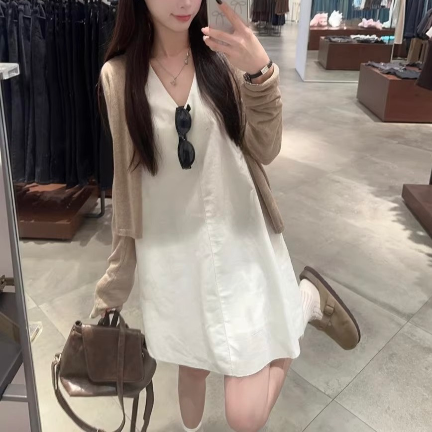 レディース ワンピース フレア 袖なし ノースリーブ Vネック Aライン フェミニン かわいい 大人可愛い きれいめ シンプル カジュアル おしゃれ かっこいい こなれ感 ガーリー クール エレガント 抜け感 ヴィンテージ ラブリー キュート クラシカル ベーシック アクティブ ナチュラル 無地 夏 デート お出かけ イベント リゾート 旅行 ビーチ 休日 バカンス ライブ 合コン コンパ カフェ ランチ 美脚 脚長 着回し レイヤード S M L XL 2XL 小さいサイズ 大きいサイズ 白 ホワイト