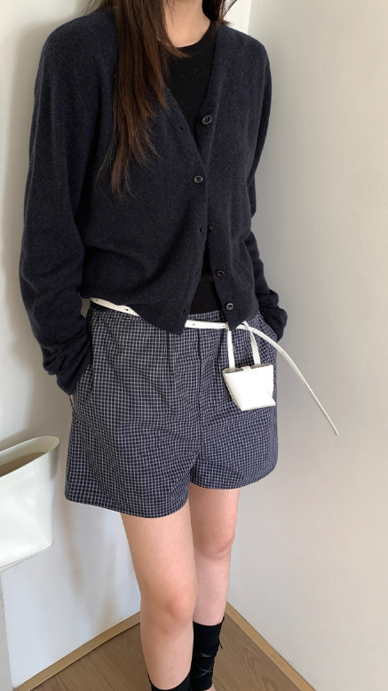 レディース トップス ニット カーディガン 羽織 前開き 長袖 Vネック ボタン きれいめ シンプル カジュアル ルーズ カレッジ風 学生風 ベーシック ナチュラル 無地 春 秋 冬 ロングシーズン ミーティング ママ OL 通勤 学生 学校 通学 デート お出かけ お泊まり アウトドア キャンプ 旅行 レストラン 公園 女子会 休日 ホテル ショッピング コンサート お花見 合コン カフェ ランチ お家時間 重ね着 韓国 普段使い 着回し 定番 フリーサイズ ネイビー ベーシックカラー 大人カラー