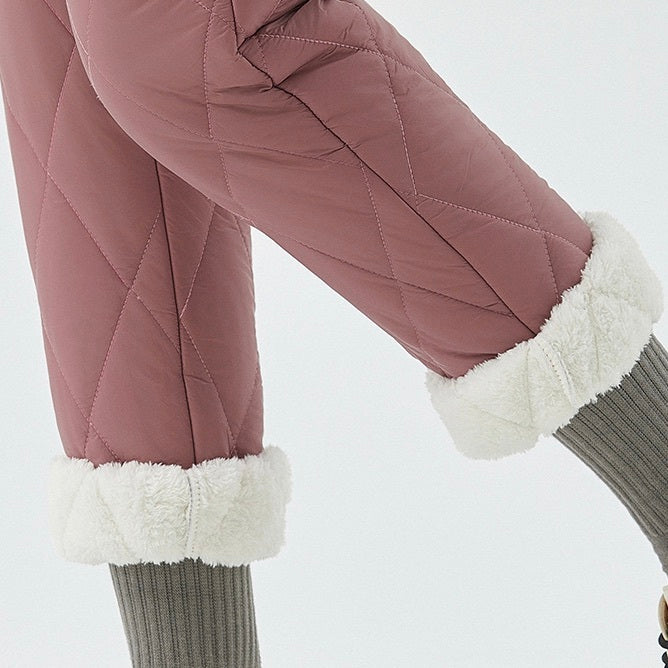 レディース パンツ ボトムス テーパードパンツ ロングパンツ アンクル丈 クロップド丈 ストリート ウエストゴム アメカジ フリース 厚手 裏起毛 綿 コットン おしゃれ かっこいい レトロ ベーシック アメリカン カントリー アクティブ ナチュラル ワイルド チェック 菱形 秋 冬 アウトドア キャンプ 旅行 楽ちん 暖かい 防寒 体型カバー 美脚 脚長 トレンド 流行 定番 M L XL 2XL 3XL 4XL 小さいサイズ 大きいサイズ ビッグ ゆったり ゆる 黒 ブラック グレー ベージュ ピンク