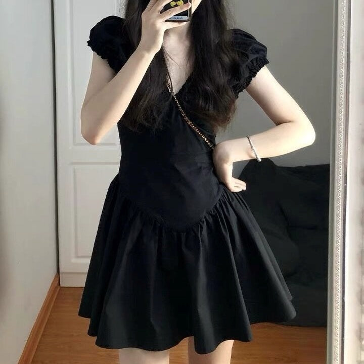 ワンピース ミニワンピース 半袖 深Vネック 切り替えデザイン Aラインスカート かわいい 可愛い 大人可愛い きれいめ シンプル レトロ おしゃれ かっこいい カジュアル こなれ感 個性的 魅力的 主役級 存在感 抜け感 春 夏 ベーシック ナチュラル エレガント キュート フェミニン ガーリー 無地 女性用 レディース ママ OL 通勤 学生 通学 デート お出かけ ランチ 旅行 休日 カフェ ショッピング コンパ 普段使い デイリー 着回し 重ね着 脚長 S M L XL 2XL トレンド モテ