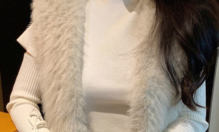 レディース ベスト 羽織 前開き ミディアム 袖なし ノースリーブ Vネック フェミニン フェイクファー かわいい 大人可愛い きれいめ シンプル 上品 おしゃれ こなれ感 存在感 キュート 都会的 ラグジュアリー 無地 秋 冬 誕生日 バレンタイン クリスマス ママ デート お出かけ パーティー イベント 旅行 レストラン 女子会 休日 ホテル ショッピング カフェ 普段使い 着回し ゆったり ゆる フリーサイズ グレー カーキ ベーシックカラー 大人カラー
