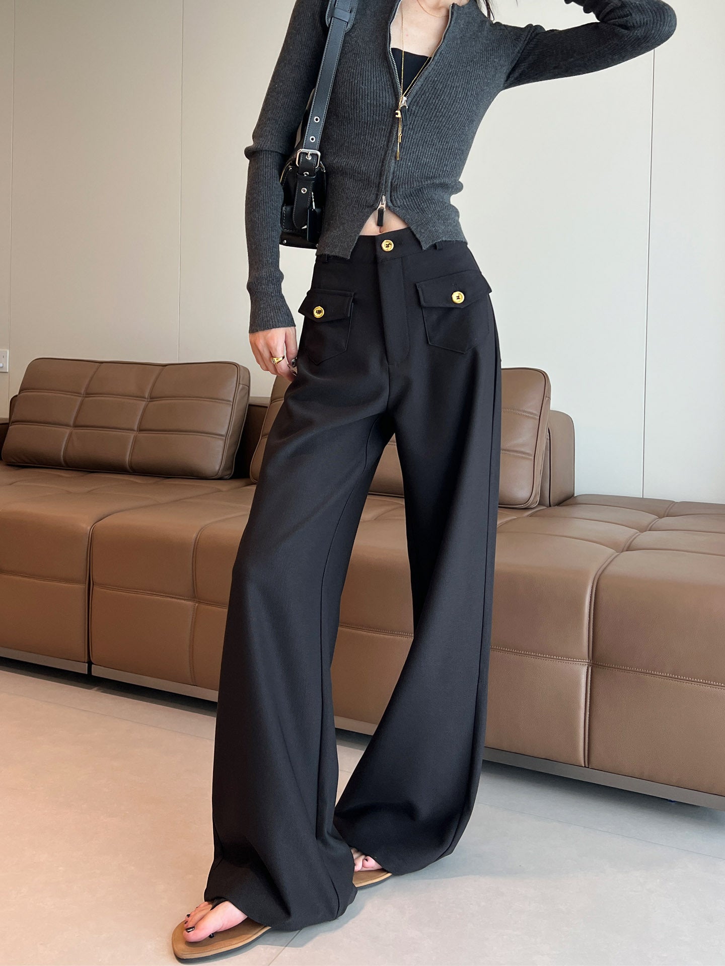 レディース パンツ ボトムス ワイドパンツ フルレングス スリム ストレート ポケット ハイウエスト ボタン 大人可愛い きれいめ シンプル カジュアル 上品 おしゃれ かっこいい こなれ感 ラフ ルーズ 個性的 クール モード系 存在感 都会的 ベーシック ワイルド シック 無地 春 秋 ロングシーズン 授業参観 ママ 通勤 学生 学校 デート お出かけ お泊まり イベント 旅行 女子会 休日 ホテル ショッピング 美脚 トレンド S M L XL ブラック ベーシックカラー 大人カラー