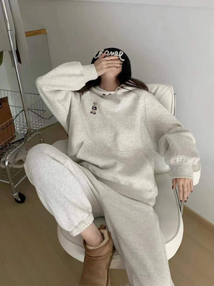 レディース トップス パンツ ボトムス パーカー セットアップ ワイドパンツ ロング 長袖 ドロップショルダー フード ワイド 裾ワイド ポケット ハイウエスト ウエストゴム スウェット 大人可愛い おしゃれ かっこいい こなれ感 ラフ 個性的 主役級 存在感 春 秋 冬 ロングシーズン ママ デート お出かけ お泊まり 旅行 ジム 公園 女子会 韓国 オルチャン 楽ちん 体型カバー 普段使い インスタ映え S M L XL 大きいサイズ ゆったり ゆる グレー