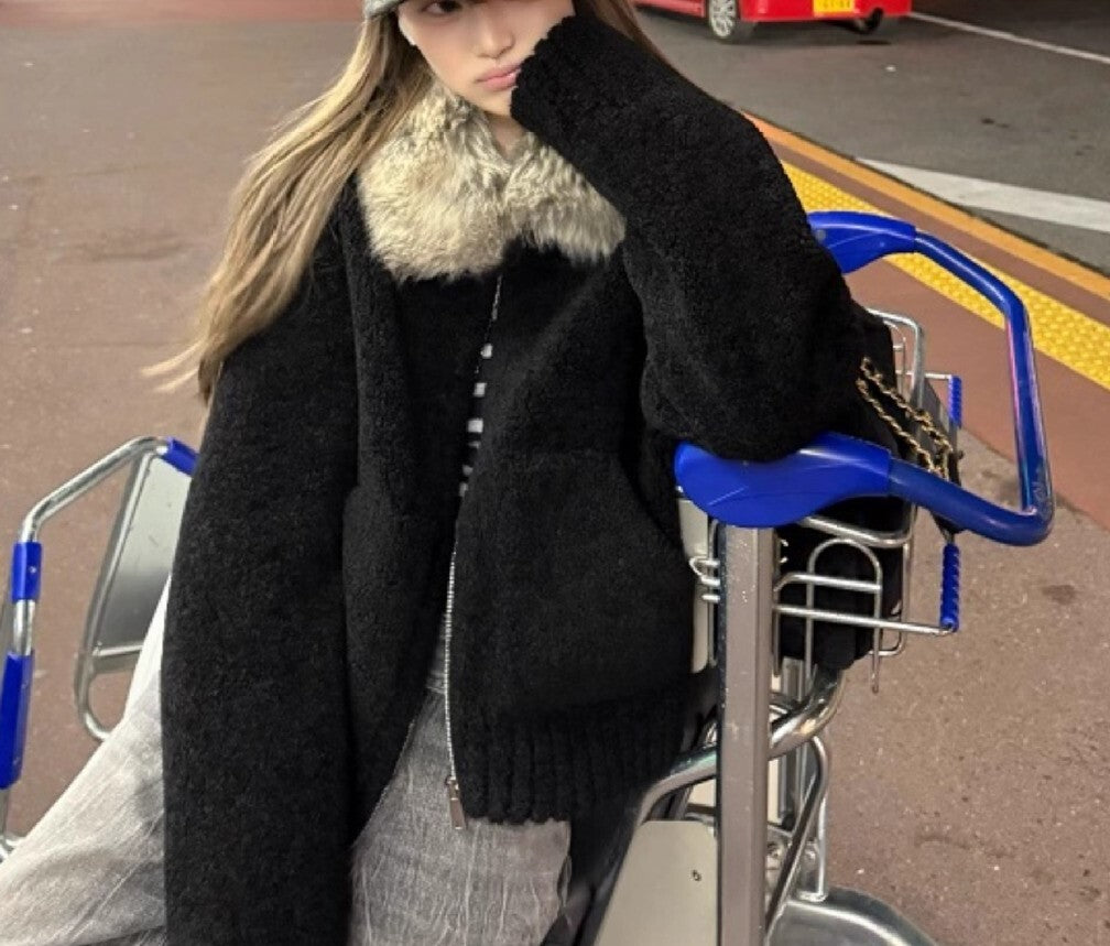レディース コート アウター 上着 羽織 前開き ミディアム ショート 長袖 ドロップショルダー 襟付き オーバーサイズ ファスナー ポケット フェイクファー かわいい 大人可愛い シンプル カジュアル おしゃれ レトロ こなれ感 ラフ スポーティー ガーリー 存在感 ベーシック ワイルド 無地 秋 冬 ママ 通勤 学生 デート お出かけ お泊まり アウトドア イベント 旅行 公園 女子会 休日 ショッピング カフェ ランチ 韓国 モテS M L ゆったり ゆる ブラック ベーシックカラー 大人カラー
