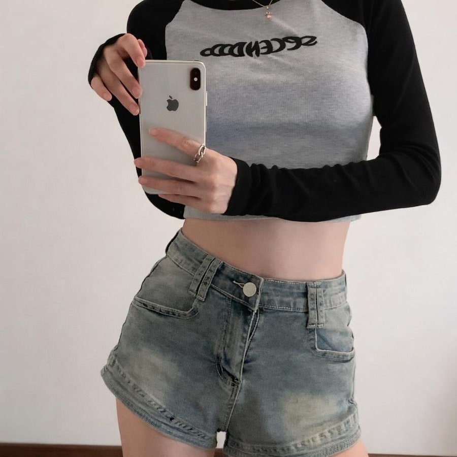 レディース トップス Tシャツ 長袖 スリム 秋 きれいめ 通勤 ショート ラウンドネック 刺繍 学生 上品 シャツ ポリエステル