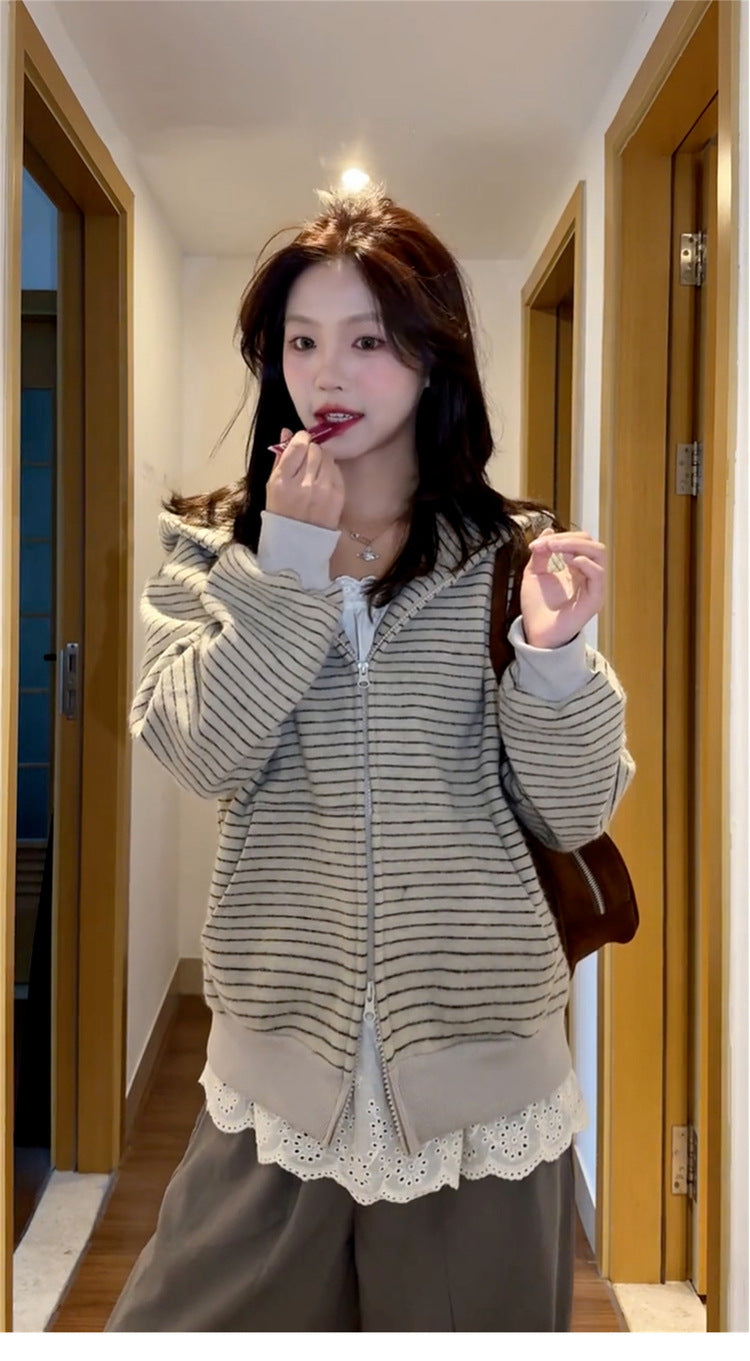 ダブルジッパー レディース トップス カーディガン パーカー 上着 羽織 前開き 長袖 フード ファスナー ポケット きれいめ シンプル カジュアル おしゃれ こなれ感 ラフ ルーズ カレッジ風 学生風 ベーシック アクティブ ナチュラル ボーダー 春 秋 ロングシーズン ママ 通勤 学生 学校 通学 部活 デート お出かけ アウトドア キャンプ イベント 旅行 公園 女子会 休日 高原 ショッピング ライブ お花見 ランチ お家時間 重ね着 普段使い 着回し 定番 フリーサイズ ゆったり ベージュ