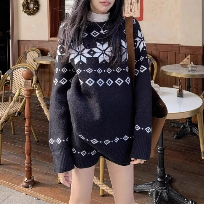 レディース トップス パンツ ボトムス ニット セーター プルオーバー セットアップ ミディアム ショートパンツ ショート 膝上 長袖 ドロップショルダー クルーネック 襟なし オーバーサイズ 編み込み 伸縮性 かわいい 大人可愛い シンプル カジュアル 上品 おしゃれ レトロ こなれ感 ラフ 存在感 抜け感 カントリー ナチュラル ノルディック 秋 冬 クリスマス 学生 学校 通学 デート お出かけ イベント 旅行 休日 ライブ カフェ 脚長 普段使い 着回し インスタ映え S M L ゆったり