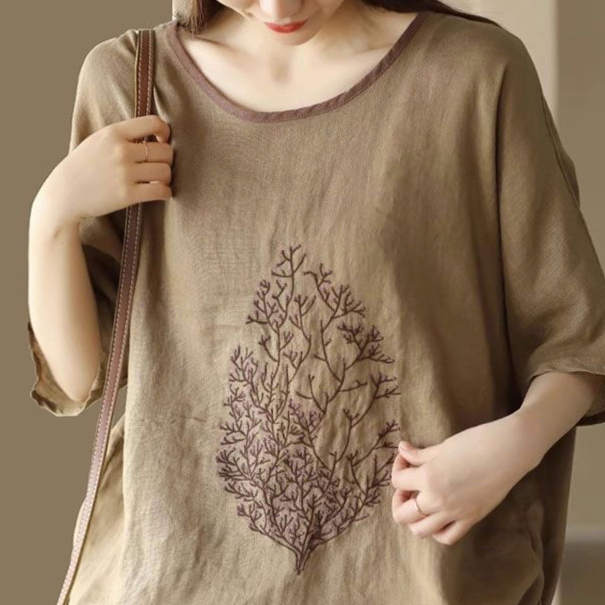 レディース トップス カットソー プルオーバー パイピング Tシャツ 半袖 ラウンドネック ストリート ハイウエスト ドロスト リネン 綿 コットン 麻 かわいい 大人可愛い きれいめ シンプル カジュアル おしゃれ レトロ プレッピー アクティブ ナチュラル リーフ ボタニカル 夏 お出かけ イベント リゾート 旅行 公園 女子会 休日 楽ちん 普段使い 着回し M L XL 2XL 3XL 4XL 小さいサイズ 大きいサイズ ビッグ ゆったり ゆる 茶色 ブラウン オフホワイト ベージュ オレンジ