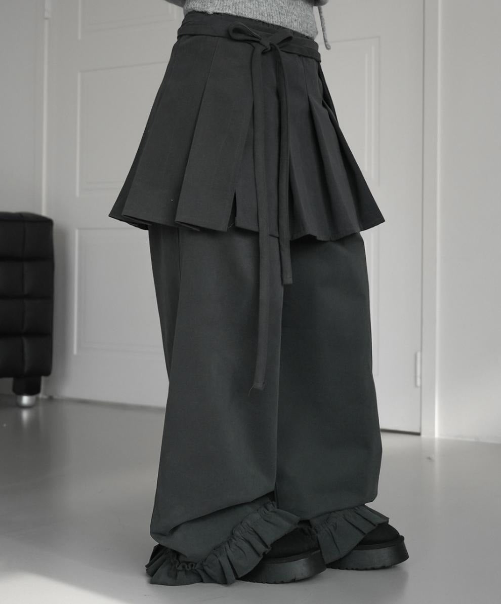 レディース スカート ワイドパンツ パンツ ボトムス ２点セット ワイド Aライン プリーツ フリル リボン ウエストリボン かわいい 大人可愛い おしゃれ ガーリー 主役級 存在感 抜け感 キュート ロマンティック ナチュラル デート お出かけ イベント 女子会 休日 ショッピング カフェ モノトーン 重ね着 体型カバー 美脚 脚長 普段使い 着回し レイヤード トレンド 流行 インスタ映え スタイルアップ スタイリッシュ ゆったり ゆる フリーサイズ ワンサイズ ダークグレー ブラック