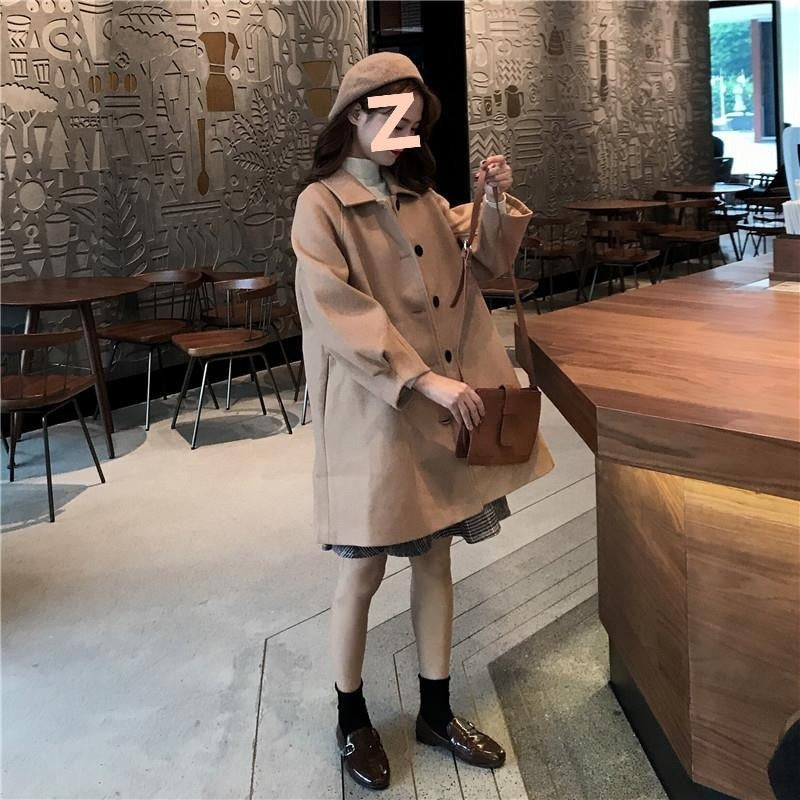 レディース コート アウター 上着 ゆったり きちんと感 抜け感 ステンカラーコート 長袖 ボリューム袖 襟付き Aライン フェミニン ポケット 前開き ボタン かわいい 大人可愛い シンプル カジュアル おしゃれ こなれ感 ラフ ガーリー 主役級 存在感 抜け感 ナチュラル 無地 秋 冬 デート お出かけ 女子会 休日 ショッピング カフェ 重ね着 体型カバー 普段使い 着回し レイヤード スタイリッシュ スタイルアップ XS S M L XL キャメル ブラック