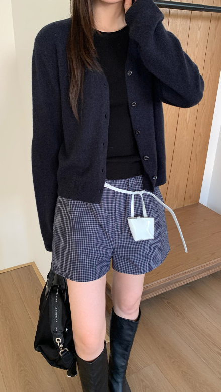 レディース トップス ニット カーディガン 羽織 前開き 長袖 Vネック ボタン きれいめ シンプル カジュアル ルーズ カレッジ風 学生風 ベーシック ナチュラル 無地 春 秋 冬 ロングシーズン ミーティング ママ OL 通勤 学生 学校 通学 デート お出かけ お泊まり アウトドア キャンプ 旅行 レストラン 公園 女子会 休日 ホテル ショッピング コンサート お花見 合コン カフェ ランチ お家時間 重ね着 韓国 普段使い 着回し 定番 フリーサイズ ネイビー ベーシックカラー 大人カラー