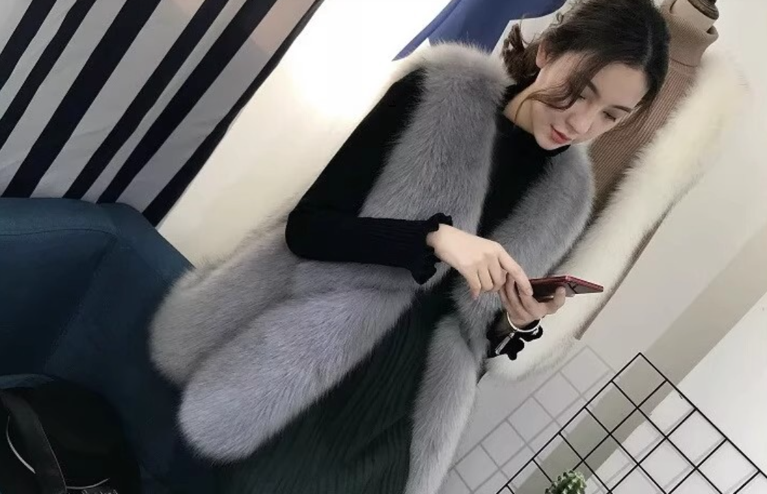 レディース トップス 上着 ファー 丈長 前開き かわいい 大人可愛い きれいめ シンプル カジュアル おしゃれ ラフ ラブリー キュート 無地 春 秋 冬 お出かけ ジム 女子会 休日 ランチ コーデ 楽ちん 暖かい 防寒 普段使い 着回し モテ 清楚 定番 S M L XL 2XL 白 グレー 緑 カジュアル オーバーサイズ　ボリューム感 レイヤード ラグジュアリー　エレガント ベスト 着る毛布 ダウンジャケット ミドル丈 袖なし かっこいい 謝恩会 二次会 発表会 通勤 旅行 重ね着 韓国
