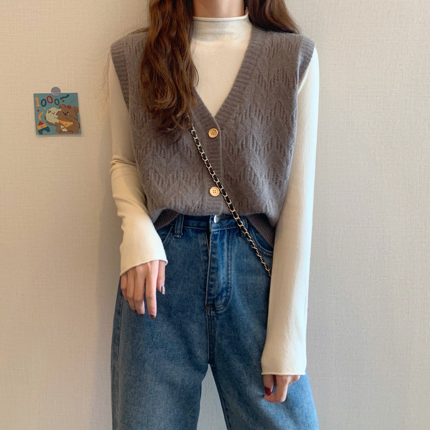 レディース ニット ベスト 前開き ショート 袖なし ノースリーブ Vネック 襟なし ボタン かわいい 大人可愛い きれいめ シンプル カジュアル 上品 おしゃれ レトロ こなれ感 キュート 抜け感 ベーシック ナチュラル 無地 春 秋 ママ 通勤 学生 学校 通学 デート お出かけ 旅行 レストラン 公園 女子会 休日 ショッピング カフェ コーデ 重ね着 脚長 普段使い 着回し レイヤード ゆったり ゆる フリーサイズ ワンサイズ ブラック オフホワイト ベージュ ライトブルー ベーシックカラー