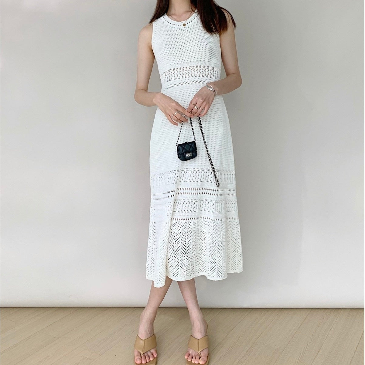 レディース ワンピース フレア ロング マキシ 袖なし ノースリーブ ラウンドネック フェミニン ハイウエスト 編み込み レースアップ 透け感 シースルー ヴィンテージ 透かし編み かわいい 大人可愛い きれいめ シンプル 上品 おしゃれ レトロ アジアン エキゾチック ガーリー 夏 デート お出かけ イベント リゾート 旅行 海 ビーチ 休日 バカンス 普段使い 着回し レイヤード 清楚 トレンド 流行 インスタ映え S M L XL 小さいサイズ 大きいサイズ 白 ホワイト 黒 ブラック 紫 パープル