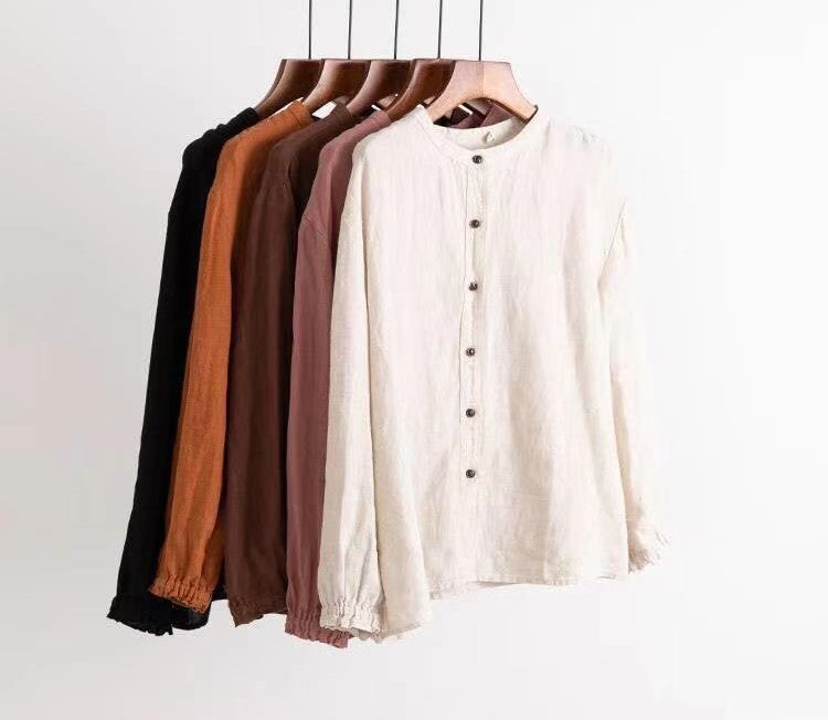 バンドカラー レディース トップス シャツ ブラウス 前開き ミディアム 長袖 ドロップショルダー ラウンドネック フリル ボタン シンプル カジュアル おしゃれ レトロ こなれ感 ラフ カントリー ナチュラル 無地 春 秋 ママ 通勤 学生 通学 デート お出かけ お泊まり アウトドア 旅行 公園 女子会 休日 ショッピング お花見 カフェ ランチ お家時間 普段使い 着回し 定番 M L XL 2XL 3XL 大きいサイズ ゆったり ブラック ブラウン オフホワイト ピンク オレンジ くすみ