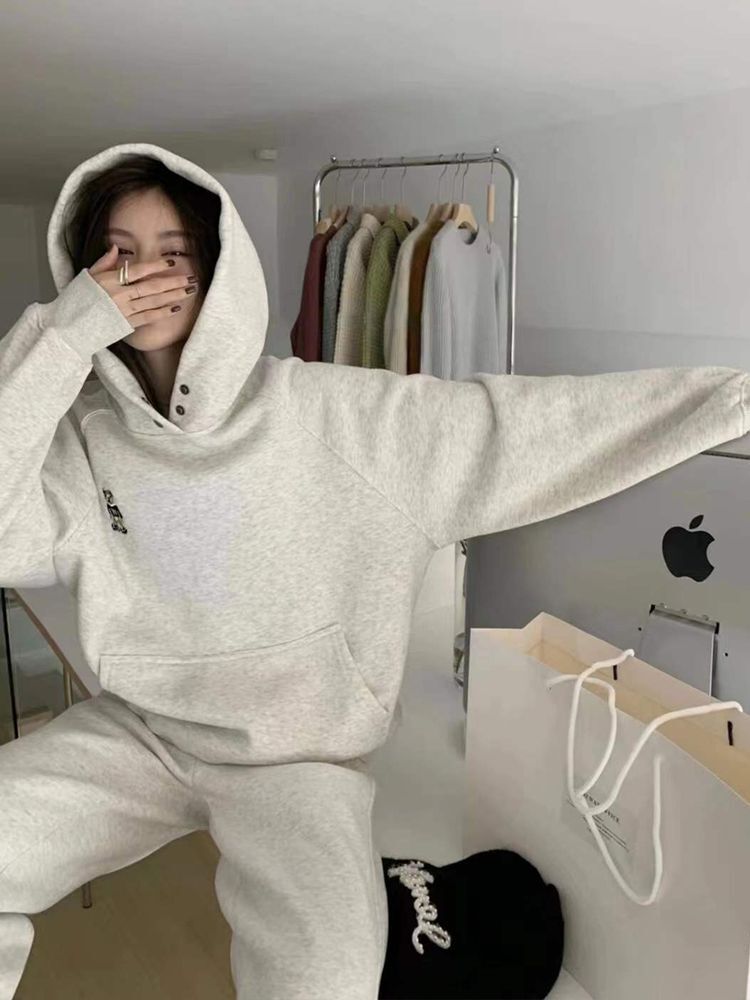レディース トップス パンツ ボトムス パーカー セットアップ ワイドパンツ ロング 長袖 ドロップショルダー フード ワイド 裾ワイド ポケット ハイウエスト ウエストゴム スウェット 大人可愛い おしゃれ かっこいい こなれ感 ラフ 個性的 主役級 存在感 春 秋 冬 ロングシーズン ママ デート お出かけ お泊まり 旅行 ジム 公園 女子会 韓国 オルチャン 楽ちん 体型カバー 普段使い インスタ映え S M L XL 大きいサイズ ゆったり ゆる グレー