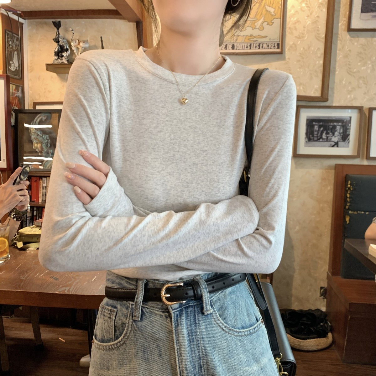 レディース トップス シャツ インナー 長袖 シンプル 無地 オールシーズン デート お出かけ ショッピング カフェ モノトーン コーデ 楽ちん 清楚 S M L XL 2XL 白 黒 グレー ネイビー クルーネック　大人カジュアル 着る毛布 襟なし タイト かわいい 大人可愛い きれいめ シンプル カジュアル 上品 こなれ感 ラフ キュート 春 夏 秋 冬 オールシーズン 母の日 ペア 男女兼用 オフィス ビジネス 通勤 アウトドア イベント 旅行 発表会 コンサート ライブ 重ね着 韓国 暖かい 防寒