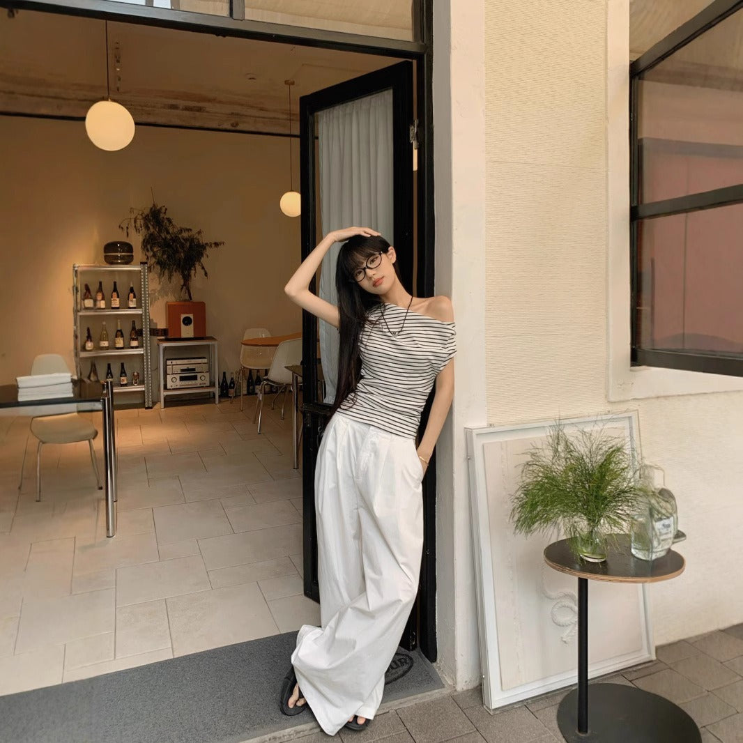 レディース トップス カットソー プルオーバー Ｔシャツ アシンメトリー オフショル オフショルダー 肩見せ ヘルシー 着痩せ シンプル 半袖 フレンチスリーブ スリム かわいい 大人可愛い シンプル カジュアル おしゃれ かっこいい こなれ感 ラフ 主役級 存在感 抜け感 キュート ナチュラル ボーダー 夏 モノトーン お揃い 双子 韓国 オルチャン コーデ 普段使い 着回し スタイルアップ スタイリッシュ S M L XL 2XL 白黒 ブラックホワイト black and white 画像