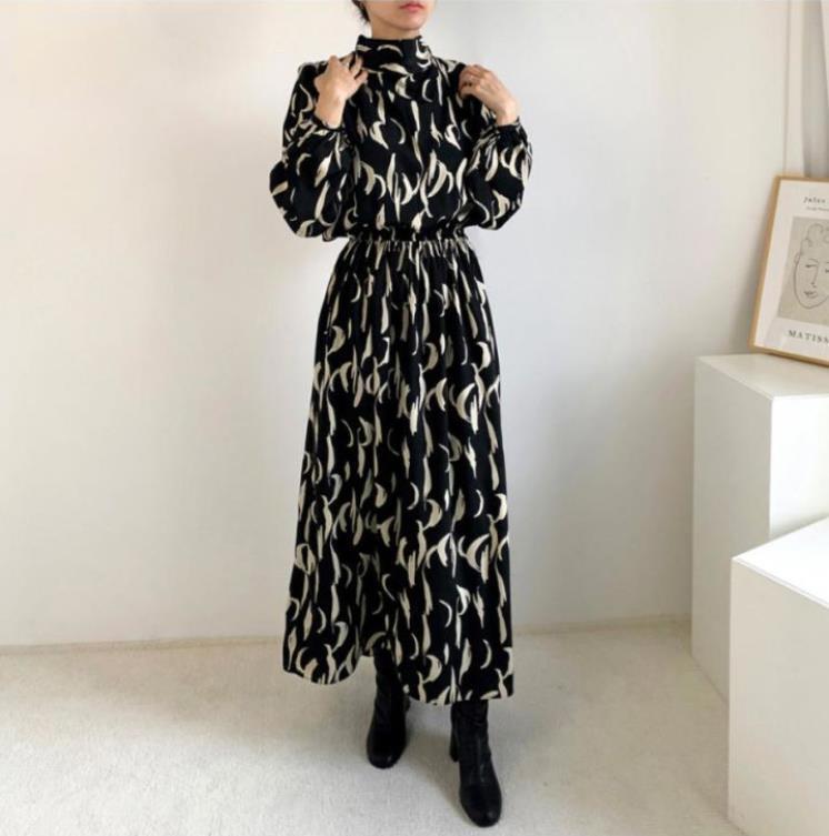 レディース ワンピース フレア マキシ 長袖 ボリューム袖 パフスリーブ スタンドカラー バックリボンタイ Aライン バックコンシャス ハイウエスト ウエストゴム ヴィンテージ かわいい 大人可愛い きれいめ シンプル 上品 おしゃれ かっこいい レトロ キュート 都会的 ラグジュアリー クラシカル ロマンティック ナチュラル シック 総柄 春 秋 デート パーティー イベント 旅行 レストラン コンパ カフェ ランチ 体型カバー 普段使い 着回し フリーサイズ ワンサイズ 白 ホワイト 黒 ブラック