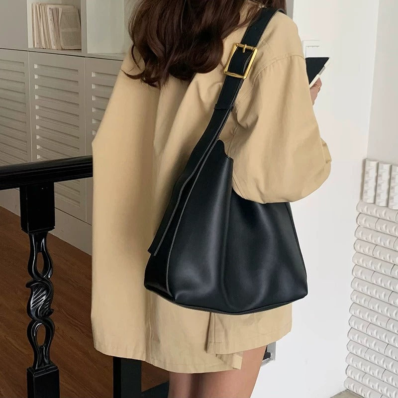 バッグ かばん 鞄 レディースバック トートバッグ 大容量 便利 軽量 通勤バッグ かわいい 大人可愛い きれいめ シンプル カジュアル 大人 上品 おしゃれ かっこいい レトロ 大人可愛い 大人女子 こなれ感 個性的 主役級 存在感 オールシーズン ベーシック ナチュラル エレガント 無地 レディース 女性用 ママ OL 通勤 オフィス 学生 通学 デート お出かけ 女子会 お泊まり 旅行 ランチ リゾート 休日 ショッピング イベント コンパ デイリー 普段使い トレンド モテ 高見え 高級感