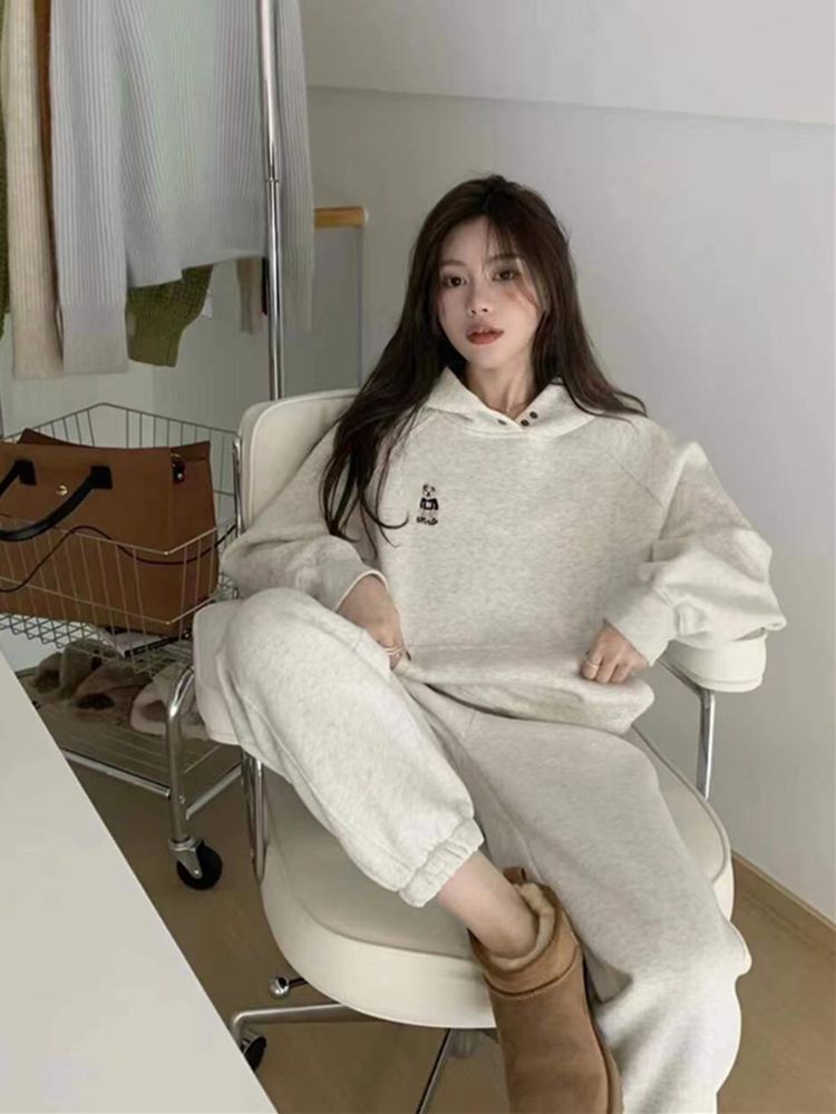 レディース トップス パンツ ボトムス パーカー セットアップ ワイドパンツ ロング 長袖 ドロップショルダー フード ワイド 裾ワイド ポケット ハイウエスト ウエストゴム スウェット 大人可愛い おしゃれ かっこいい こなれ感 ラフ 個性的 主役級 存在感 春 秋 冬 ロングシーズン ママ デート お出かけ お泊まり 旅行 ジム 公園 女子会 韓国 オルチャン 楽ちん 体型カバー 普段使い インスタ映え S M L XL 大きいサイズ ゆったり ゆる グレー