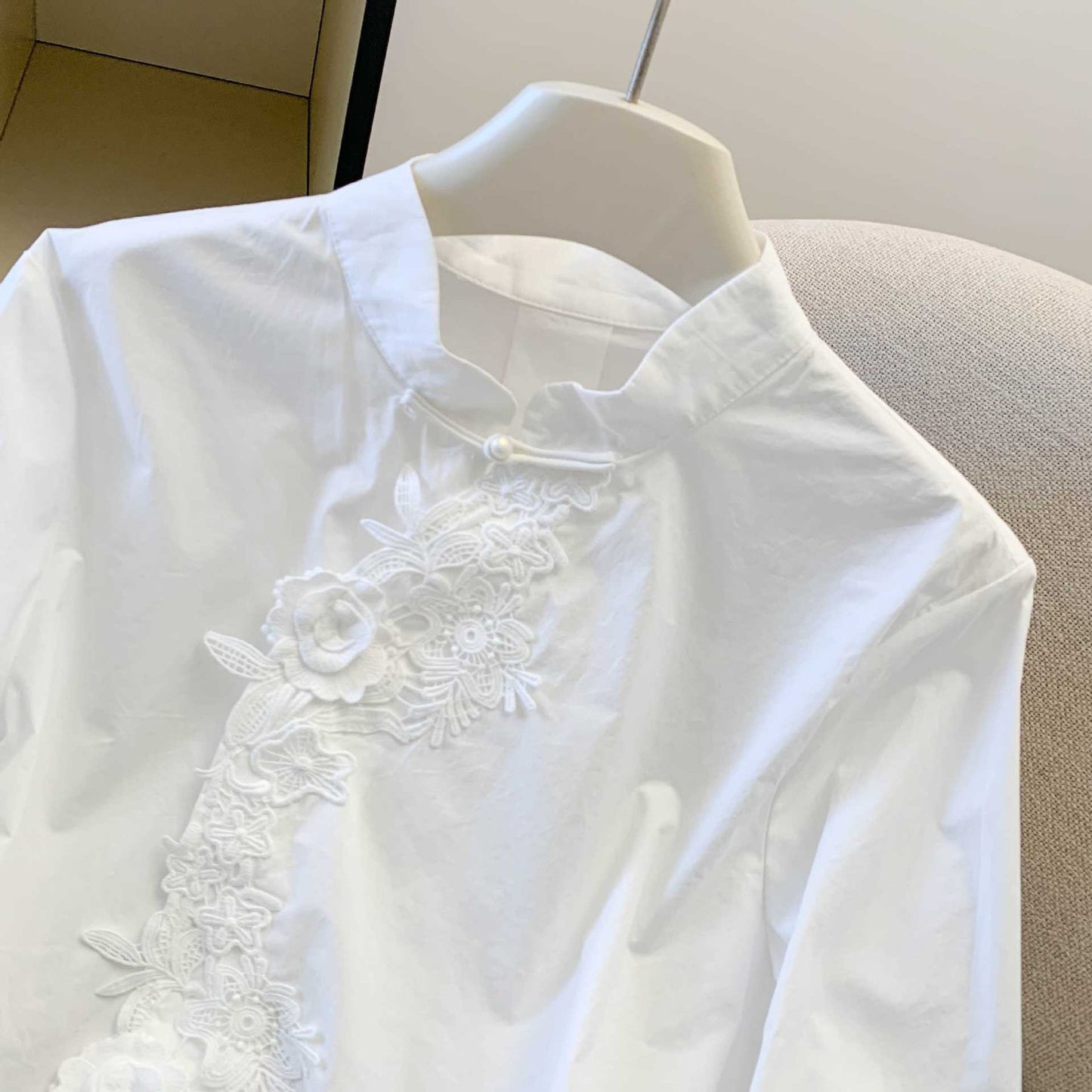 レディース シャツ 長袖 無地 春夏 きれいめ おしゃれ 前開き 春 夏 秋 レース シンプル 刺繍 ハイネック 上品 切り替えデザイン スタンドカラー チャイナ レギュラー ボタン ポリエステル
