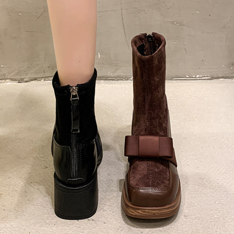 レディース ブーツ ショートブーツ 5cm ミドルヒール リボン 防寒 暖かい 美脚 脚長 かわいい 大人可愛い シンプル カジュアル 上品 おしゃれ 主役級 存在感 クラシック フェミニン 無地 秋 冬 無地 デート お出かけ パーティー イベント 旅行 ホテル レストラン 休日 デイリー 普段使い 韓国 コーデ 高見え 格上げ モテ 22.5cm 23.0cm 23.5cm 24.0cm 24.5cm 25.0cm 黒 茶色 ブラック ブラウン