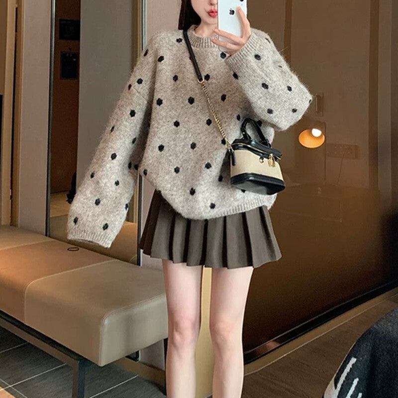 レディース トップス ニット セーター 長袖 ラウンドネック フェミニン かわいい 大人可愛い きれいめ シンプル カジュアル おしゃれ レトロ こなれ感 ガーリー 主役級 存在感 キュート ドット柄 水玉 秋 冬 デート お出かけ 公園 女子会 休日 韓国 オルチャン 暖かい 普段使い 着回し モテ 清楚 ゆったり ゆる フリーサイズ グレー アプリコット