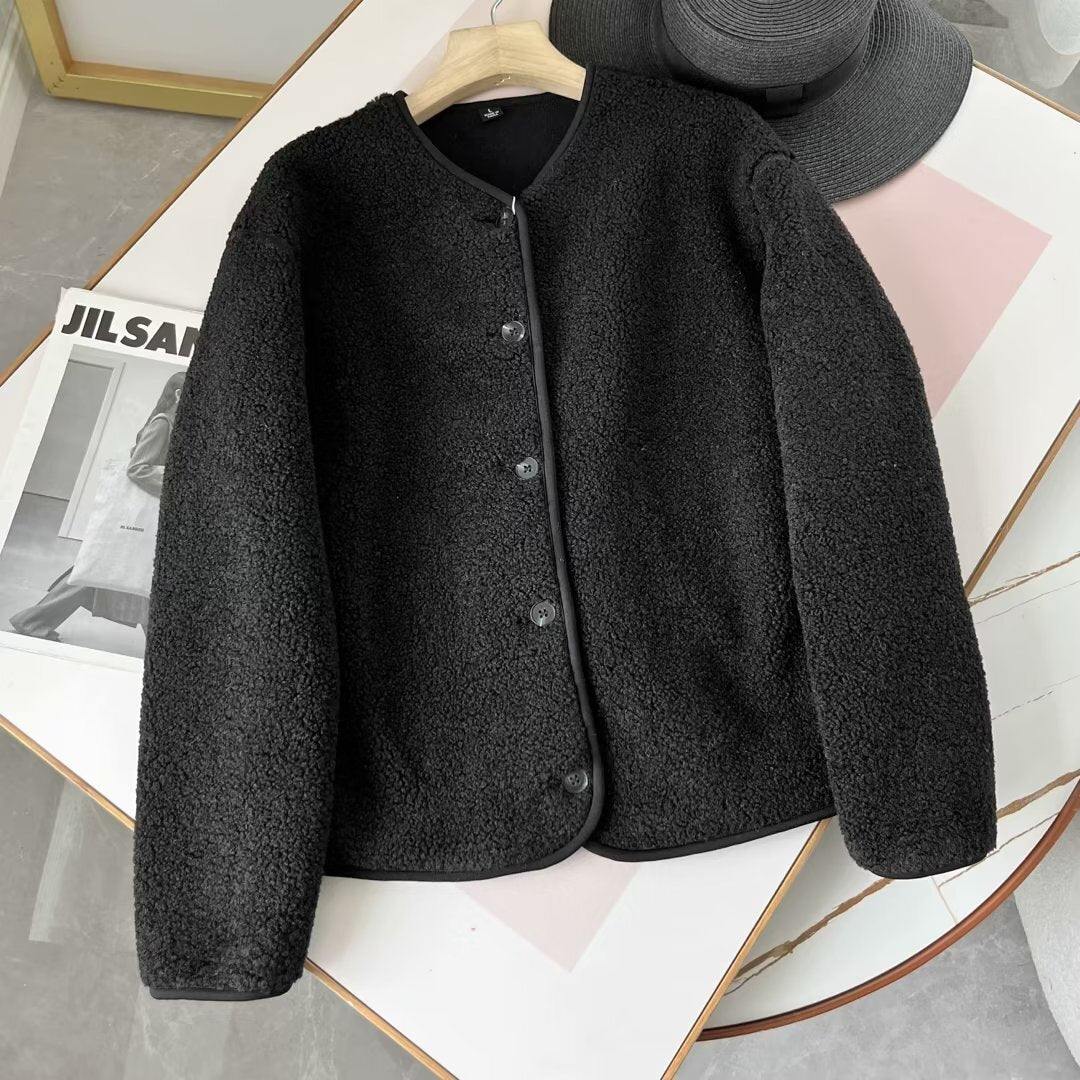 レディース ジャケット アウター 上着 前開き ミドル丈 長袖 ラウンドネック ノーカラー ストレート Iライン ポケット 前開き ボタン ボア 大人可愛い きれいめ シンプル カジュアル おしゃれ こなれ感 個性的 主役級 存在感 抜け感 都会的 ベーシック 無地 秋 冬 ロングシーズン ママ 通勤 デート お出かけ 旅行 女子会 重ね着 韓国 オルチャン 体型カバー 普段使い 着回し レイヤード トレンド インスタ映え お食事会 S M L XL ゆったり ゆる 黒 グレー