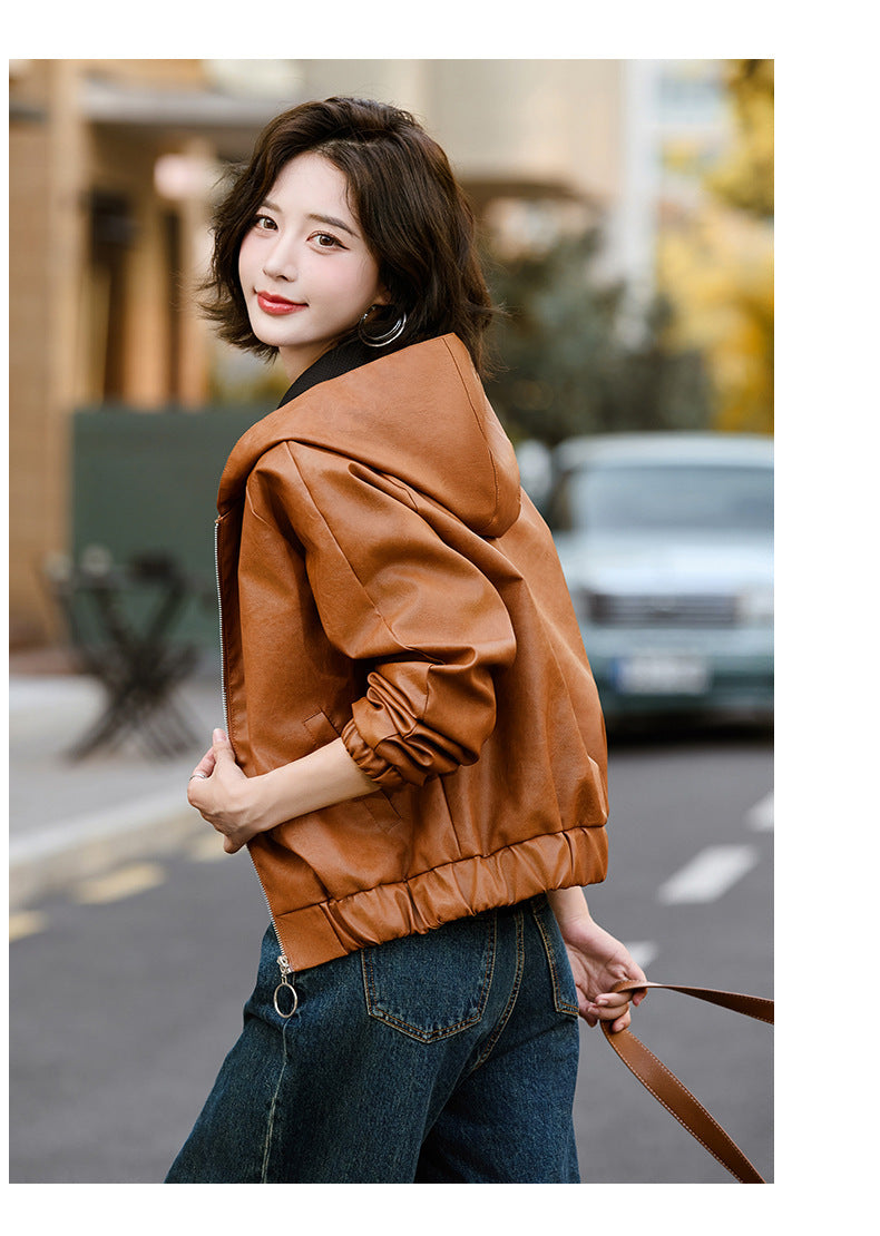 レディース トップス ジャケット 羽織 前開き レザージャケット ショート 長袖 フード スリム ストレート Iライン ファスナー ポケット 2way レザー フェイクレザー きれいめ 上品 おしゃれ こなれ感 個性的 クール エレガント 主役級 存在感 無地 春 秋 謝恩会 ロングシーズン ママ 通勤 デート お出かけ パーティー イベント 旅行 女子会 韓国 オルチャン 体型カバー 普段使い レイヤード インスタ映え M L XL 2XL 3XL 4XL 大きいサイズ 黒 ブラック 茶色 ブラウン