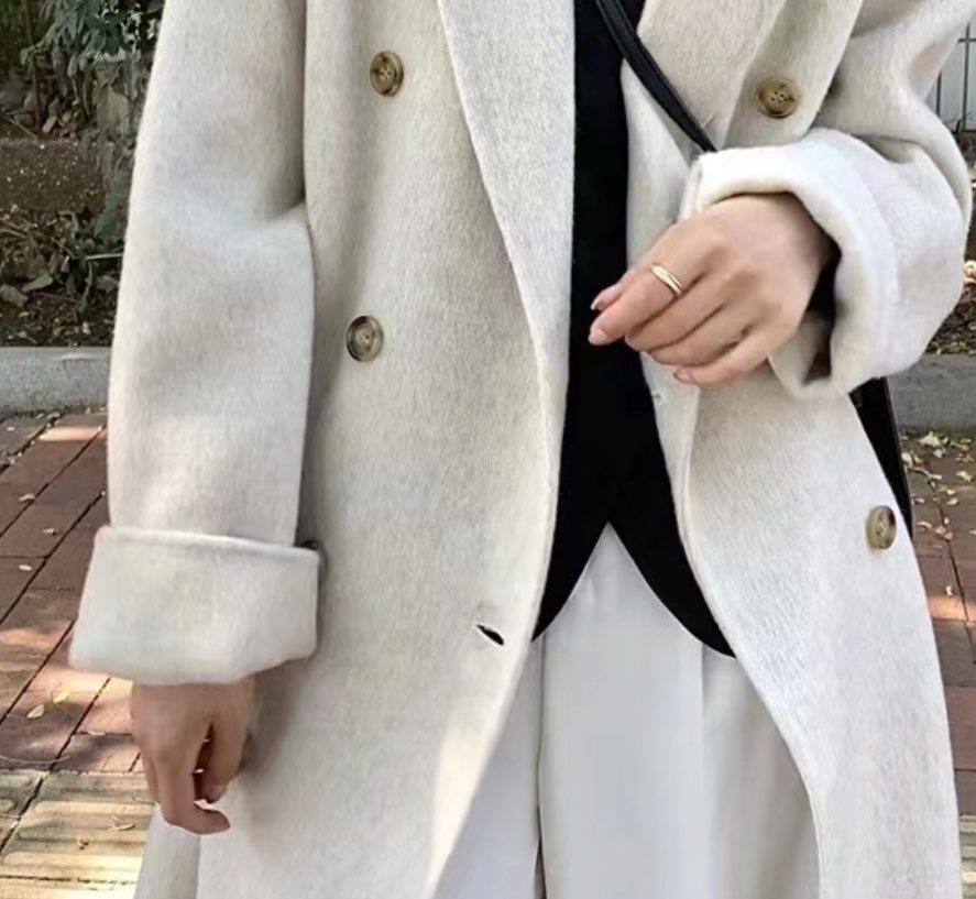 レディース コート アウター 上着 ロングコート ダブルボタン ロング 長袖 Vネック Iライン かわいい 大人可愛い きれいめ シンプル カジュアル 上品 おしゃれ こなれ感 モード系 主役級 存在感 抜け感 都会的 無地 秋 冬 通勤 デート お出かけ お泊まり パーティー イベント リゾート 旅行 レストラン 女子会 休日 バカンス ホテル ショッピング カフェ 暖かい 防寒 体型カバー 普段使い S M 白 ホワイト 黒 ブラック 茶色 ブラウン グレー