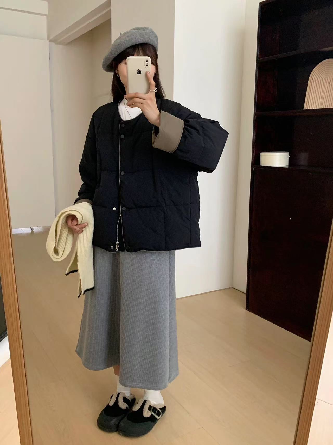 レディース ジャケット アウター 上着 ショート 長袖 ラウンドネック ハイネック 襟なし ノーカラー ワイド 前開き ボタン 大人可愛い きれいめ シンプル カジュアル おしゃれ こなれ感 個性的 主役級 存在感 抜け感 都会的 チェック 格子柄 秋 冬 ロングシーズン ママ 通勤 通学 デート お出かけ 旅行 レストラン 女子会 合コン 楽ちん 暖かい 防寒 体型カバー 普段使い 着回し 流行 インスタ映え 定番 S M L XL 白 ホワイト 黒 ブラック グレー
