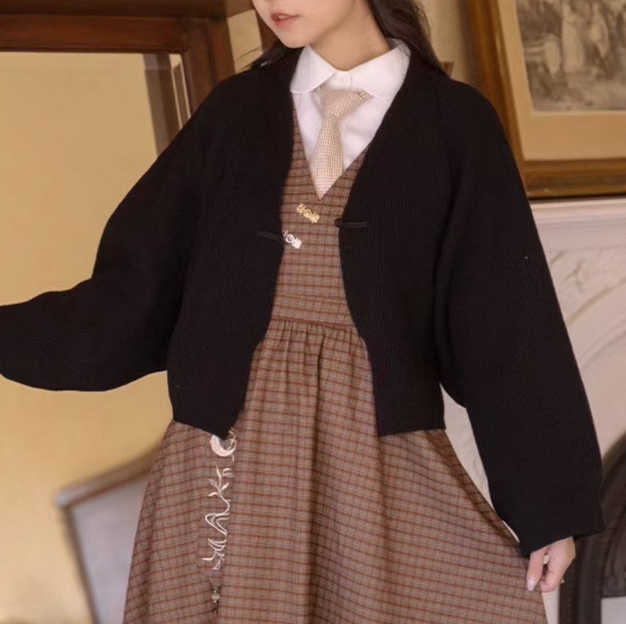 レディース トップス ニット カーディガン 羽織 前開き ショート 長袖 ボリューム袖 ドルマンスリーブ チャイナ オーバーサイズ  フェミニン 前開き チャイナボタン かわいい 大人可愛い きれいめ シンプル カジュアル 上品 おしゃれ レトロ アジアン エスニック エキゾチック キュート アクティブ ナチュラル 無地 秋 冬 イベント 重ね着 普段使い 着回し レイヤード トレンド 流行 ゆったり ゆる フリーサイズ ワンサイズ 白 ホワイト 黒 ブラック 紫 グレー ピンク レッド パープル 赤