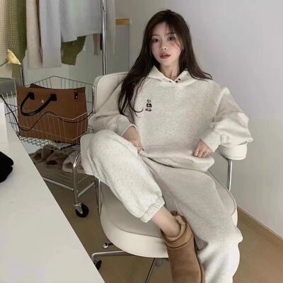 レディース トップス パンツ ボトムス パーカー セットアップ ワイドパンツ ロング 長袖 ドロップショルダー フード ワイド 裾ワイド ポケット ハイウエスト ウエストゴム スウェット 大人可愛い おしゃれ かっこいい こなれ感 ラフ 個性的 主役級 存在感 春 秋 冬 ロングシーズン ママ デート お出かけ お泊まり 旅行 ジム 公園 女子会 韓国 オルチャン 楽ちん 体型カバー 普段使い インスタ映え S M L XL 大きいサイズ ゆったり ゆる グレー