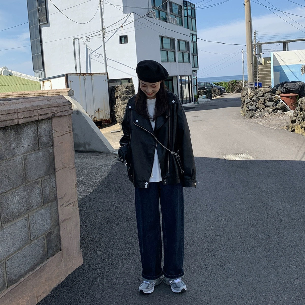 レディース アウター 上着 ミディアム レザージャケット ライダースジャケット ミドル丈 長袖 ドロップショルダー ワイド オーバーサイズ ファスナー ポケット 前開き フェイクレザー PU かわいい シンプル カジュアル おしゃれ かっこいい こなれ感 ラフ メンズライク クール 抜け感 無地 春 秋 ママ 通勤 学生 学校 通学 デート お出かけ 旅行 女子会 休日 ショッピング カフェ モノトーン 普段使い 着回し 定番 S M L ゆったり ゆる ブラック ベーシックカラー