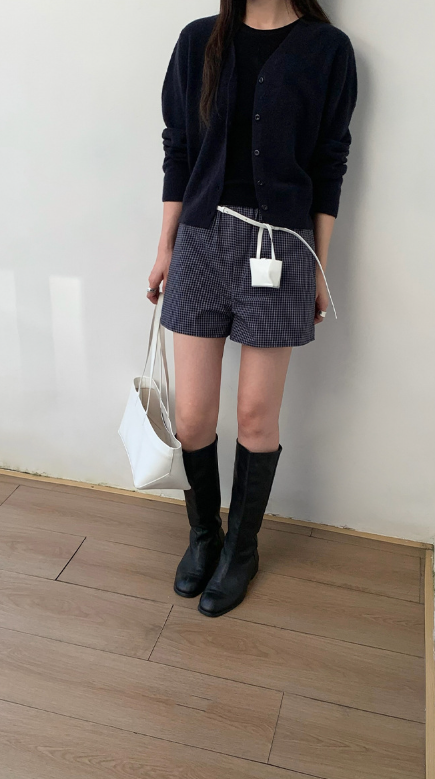レディース トップス ニット カーディガン 羽織 前開き 長袖 Vネック ボタン きれいめ シンプル カジュアル ルーズ カレッジ風 学生風 ベーシック ナチュラル 無地 春 秋 冬 ロングシーズン ミーティング ママ OL 通勤 学生 学校 通学 デート お出かけ お泊まり アウトドア キャンプ 旅行 レストラン 公園 女子会 休日 ホテル ショッピング コンサート お花見 合コン カフェ ランチ お家時間 重ね着 韓国 普段使い 着回し 定番 フリーサイズ ネイビー ベーシックカラー 大人カラー