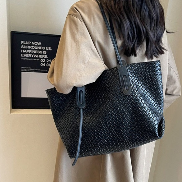 バッグ かばん 鞄 レディースバック トートバッグ 大容量 便利 軽量 編み込みバッグ かわいい 大人可愛い きれいめ シンプル カジュアル 大人 上品 おしゃれ かっこいい レトロ 大人可愛い 大人女子 こなれ感 個性的 主役級 存在感 オールシーズン ベーシック ナチュラル エレガント 無地 レディース 女性用 ママ OL 通勤 オフィス 学生 通学 デート お出かけ 女子会 お泊まり 旅行 ランチ リゾート 休日 ショッピング イベント コンパ デイリー 普段使い トレンド モテ 高見え 高級感