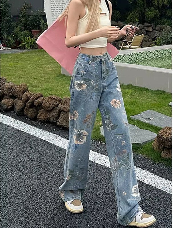 レディース パンツ ボトムス ワイドデニム フラワープリント Gパン ワイド ポケット ハイウエスト ヴィンテージライク デニム ブルーデニム かわいい 大人可愛い シンプル カジュアル おしゃれ かっこいい こなれ感 ラフ 主役級 存在感 抜け感 ナチュラル 花柄 フラワー ロングシーズン シーズンレス デート お出かけ イベント 女子会 休日 ショッピング カフェ 体型カバー 美脚 脚長 普段使い 着回し インスタ映え スタイリッシュ スタイルアップ S M L XL 2XL 3XL ブルー