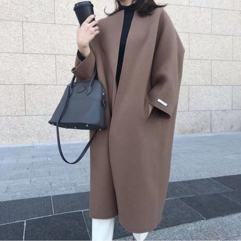 レディース コート 上着 羽織 前開き ロングコート ノーカラーコート 長袖 ノーカラー ストレート Iライン ポケット 2way 薄手 大人可愛い きれいめ シンプル 上品 おしゃれ こなれ感 個性的 エレガント 主役級 存在感 都会的 無地 秋 冬 ロングシーズン ママ 通勤 通学 デート お出かけ 旅行 女子会 韓国 オルチャン 暖かい 防寒 体型カバー 普段使い 着回し モテ トレンド 流行 インスタ映え ゆったり ゆる フリーサイズ 白 ホワイト 黒 ブラック 茶色 ブラウン カーキ