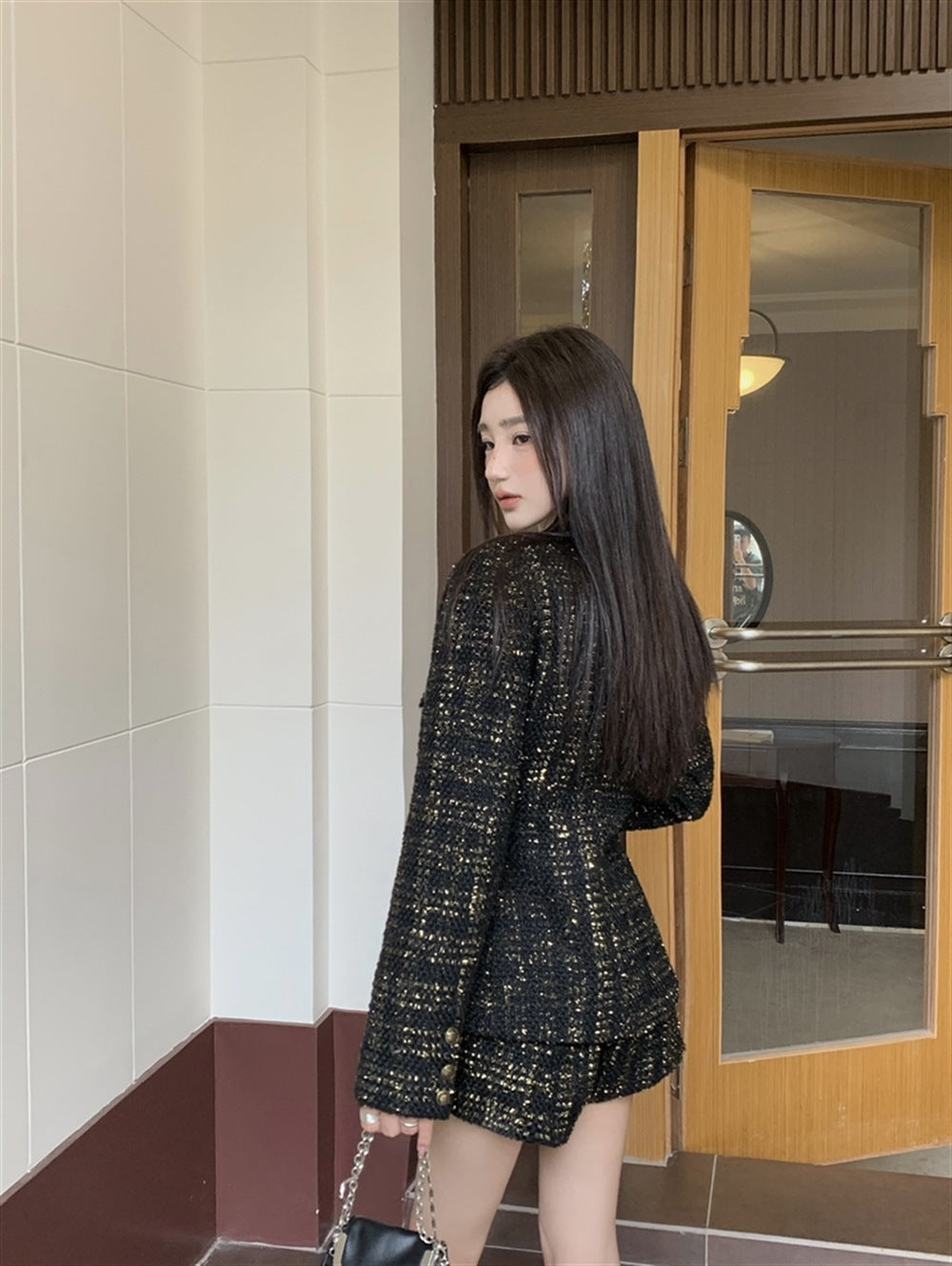 レディース ジャケット パンツ ボトムス セットアップ ショートパンツ ショート 長袖 ラウンドネック 襟なし タイト スリム 細身 フリル ポケット ハイウエスト 前開き ボタン 大人可愛い きれいめ おしゃれ こなれ感 個性的 クール モード系 抜け感 都会的 無地 春 秋 冬 ロングシーズン ママ デート お出かけ 旅行 女子会 合コン 韓国 オルチャン 美脚 脚長 普段使い 着回し モテ 清楚 トレンド インスタ映え S M L 黒 ブラック