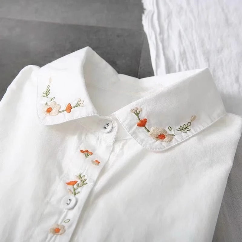 レディース トップス シャツ ブラウス 長袖シャツ 長袖ブラウス 刺繍 襟刺繍 前立て刺繍 ベーシック シンプル 大人カジュアル レイヤードスタイル ガーリースタイル 羽織り 長袖 襟付き 丸襟 かわいい 大人可愛い シンプル カジュアル おしゃれ こなれ感 ラフ ガーリー 主役級 存在感 キュート ナチュラル 花柄 フラワー リーフ 春 秋 ロングシーズン デート お出かけ 女子会 休日 ショッピング カフェ 重ね着 普段使い 着回し レイヤード S M L XL 2XL 白 ホワイト