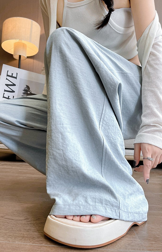 レディース パンツ ボトムス ストレートパンツ ワイドパンツ 丈長 ワイド ドレープ ポケット ハイウエスト ウエストゴム かわいい 大人可愛い シンプル カジュアル おしゃれ こなれ感 ラフ ルーズ 抜け感 ベーシック ナチュラル 無地 春 夏 ママ 学生 学校 通学 お出かけ 旅行 公園 女子会 休日 ショッピング カフェ 楽ちん 体型カバー 脚長 普段使い 着回し M L XL 黒 ブラック オフホワイト カーキ ピンク 水色 ライトブルー 春カラー