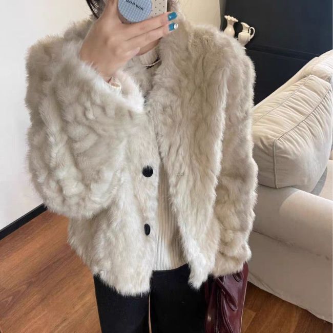 レディース コート アウター ファー フェミニン もこもこ 中綿 かわいい 大人可愛い きれいめ シンプル カジュアル おしゃれ レトロ こなれ感 エレガント とろみ感 ラブリー キュート 都会的 ラグジュアリー 無地 秋 冬 OL 通勤 通学 デート お出かけ リゾート 旅行 公園 女子会 休日 ホテル ショッピング カフェ ランチ 韓国 オルチャン コーデ 楽ちん 暖かい 防寒 体型カバー プチプラ 普段使い 着回し モテ トレンド 流行 インスタ映え 定番 S M L 茶色 ブラウン ベージュ