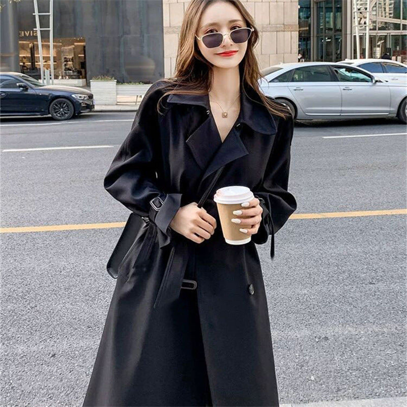 風衣の女性の中の長さの2025春秋の新型の韓国版の大きいサイズの小さい背の流行の英倫の風のコートは膝のコートを越えます。