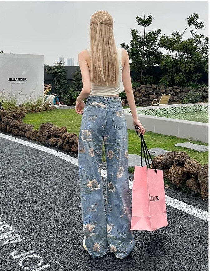 レディース パンツ ボトムス ワイドデニム フラワープリント Gパン ワイド ポケット ハイウエスト ヴィンテージライク デニム ブルーデニム かわいい 大人可愛い シンプル カジュアル おしゃれ かっこいい こなれ感 ラフ 主役級 存在感 抜け感 ナチュラル 花柄 フラワー ロングシーズン シーズンレス デート お出かけ イベント 女子会 休日 ショッピング カフェ 体型カバー 美脚 脚長 普段使い 着回し インスタ映え スタイリッシュ スタイルアップ S M L XL 2XL 3XL ブルー