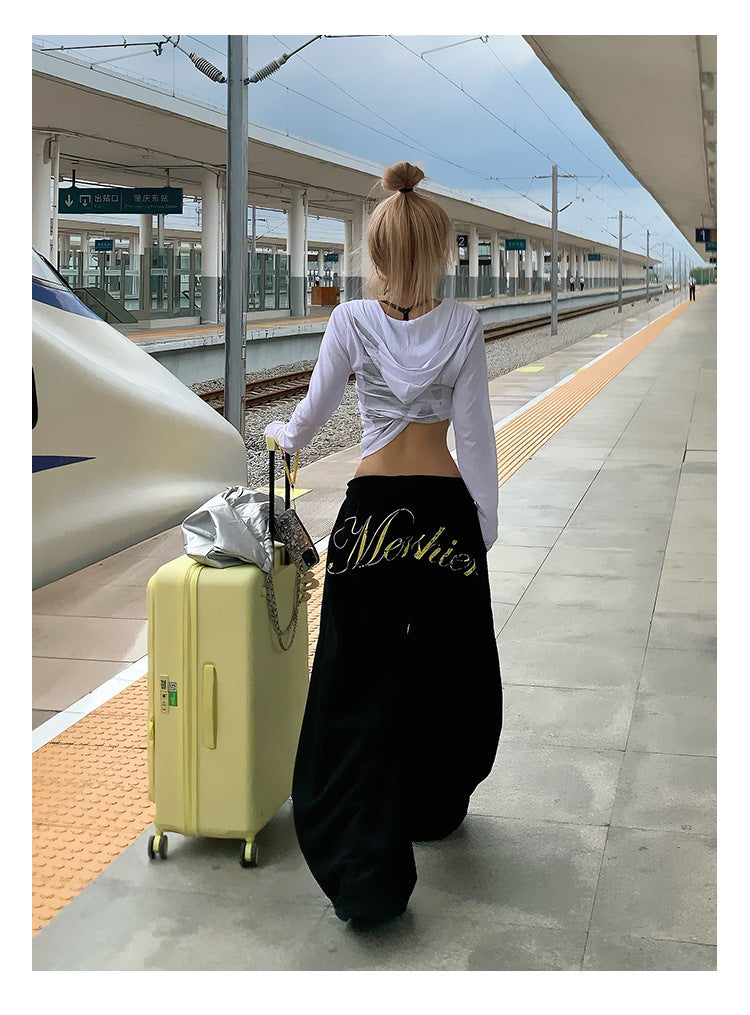レディース パンツ ボトムス ロング ワイド 裾ワイド ポケット ハイウエスト ウエストゴム おしゃれ かっこいい エスニック エキゾチック こなれ感 メンズライク マニッシュ ボーイッシュ 個性的 主役級 存在感 抜け感 ロゴ 春 夏 秋 冬 ロングシーズン ママ デート お出かけ アウトドア キャンプ 旅行 公園 合コン 韓国 オルチャン 暖かい 防寒 体型カバー 普段使い モテ 清楚 インスタ映え 定番 S M L XL 2XL ゆったり ゆる 黒 ブラック グレー